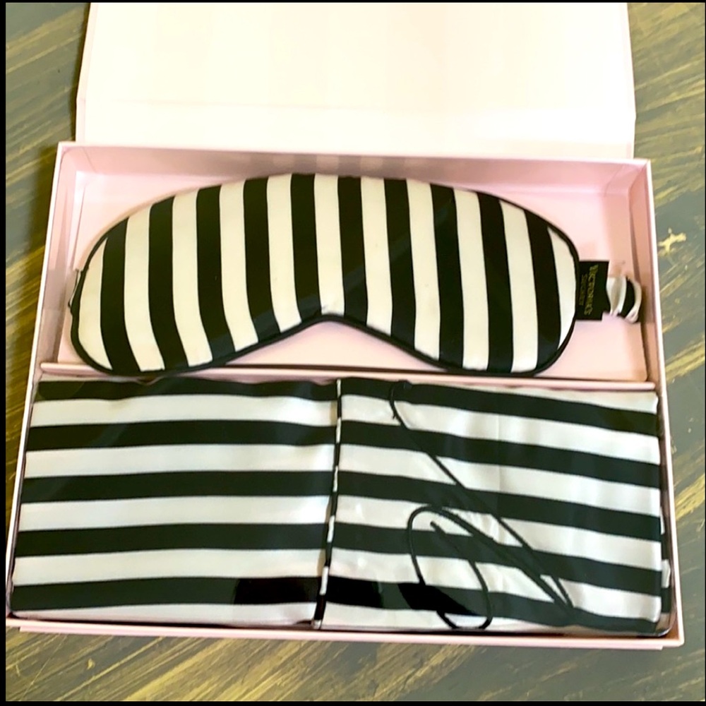 Victoria’s Secret Eyemask & Pillowcase set
